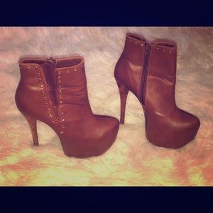 Heeled booties